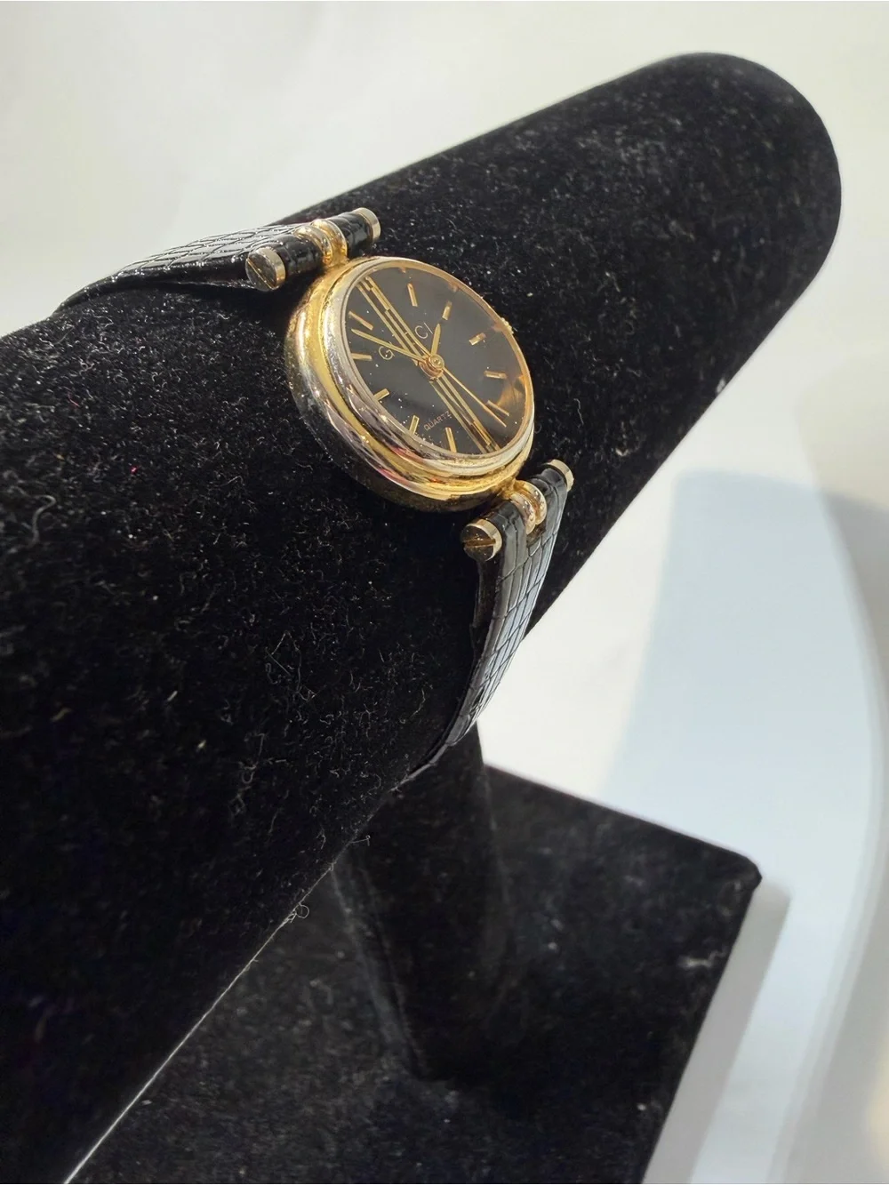 Gucci Bezel Watch Gold Tone For Parts Repair France Leather Wristband Bracelet
